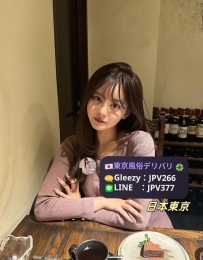 りおん 165cm/Dカップ/47kg/24歳 スレンダー美形、落ち着いた大人の魅力。自然な微笑