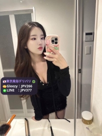 大人の色気たっぷり、癒し系の人妻風美女💋  美しい曲線と包み込むような優しさで、身