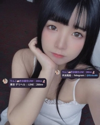 大奶小騷貨，懂得滿足你的一切慾望，床上無需指引，她的重點是讓別人舔她的騷逼，絕對