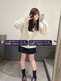 まお 18歳 156cm 42kg Dカップ  小柄で可愛らしい、156cmの身長にDカップのギャップが