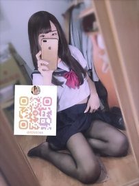依凡 158cm 43kg C罩杯 20歲  黑絲學生妹，青春甜美，小隻馬誘惑滿點！