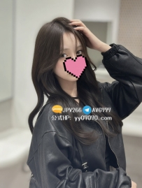 23歲 158cm D罩杯  小巧身材卻比例超正，腿短但線條漂亮